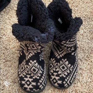 Muk Luks slipper boot size M 7-8